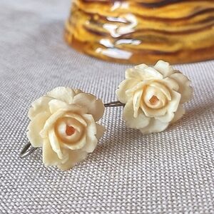 Vintage Earrings Jewelry Mid-Century Screwback Bone Flower 1" Cream